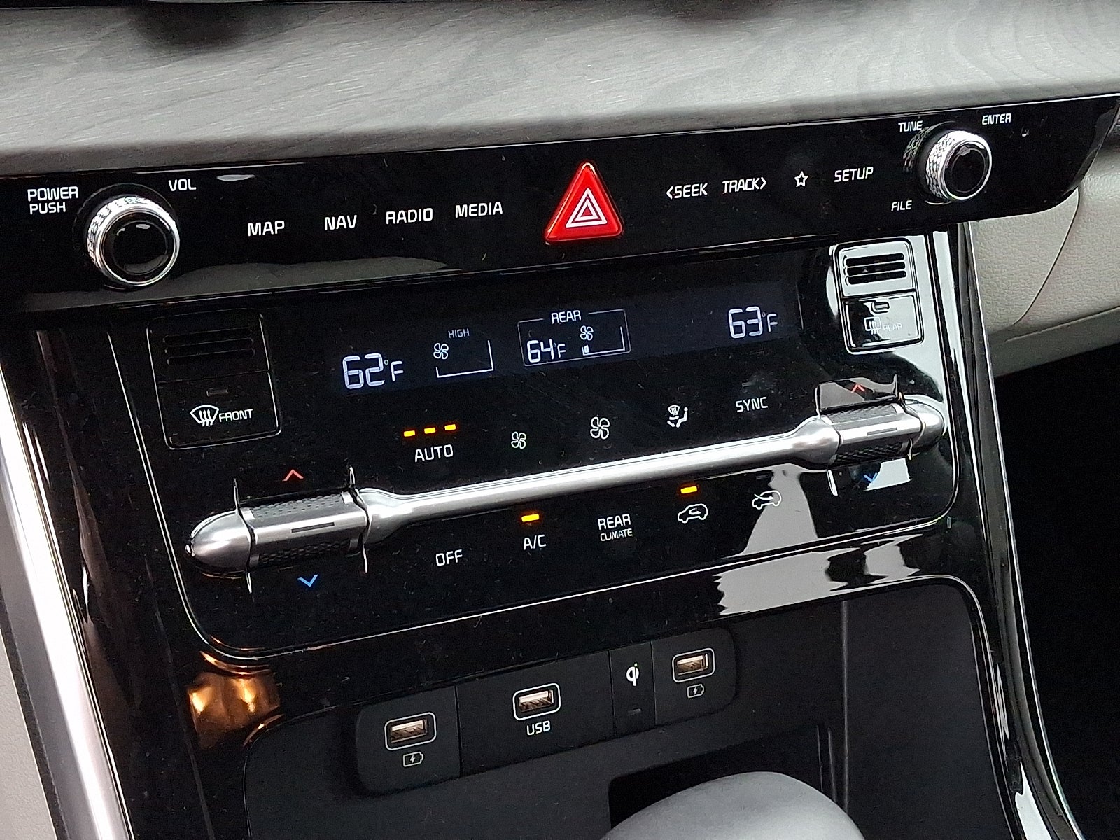 2024 Kia Carnival EX