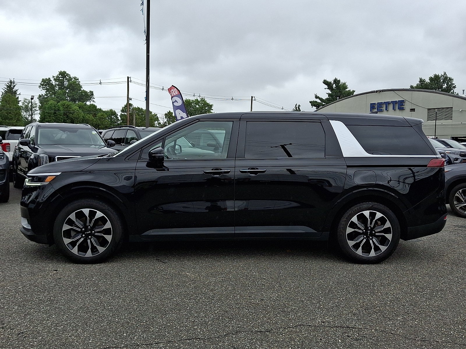2024 Kia Carnival EX