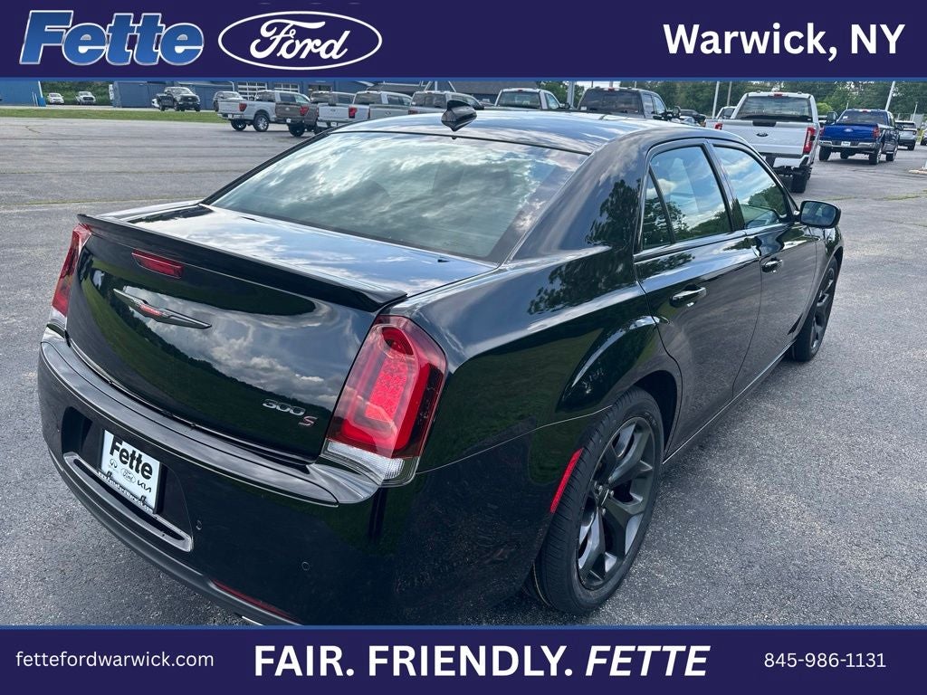 2023 Chrysler 300 S