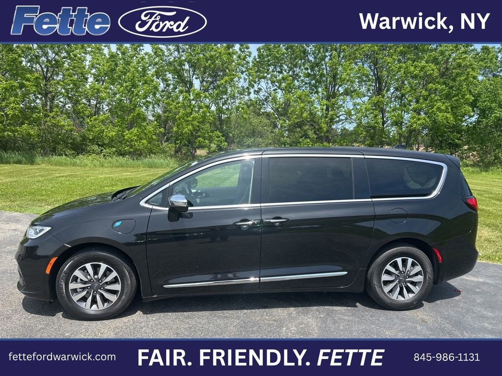 2023 Chrysler Pacifica Hybrid Limited