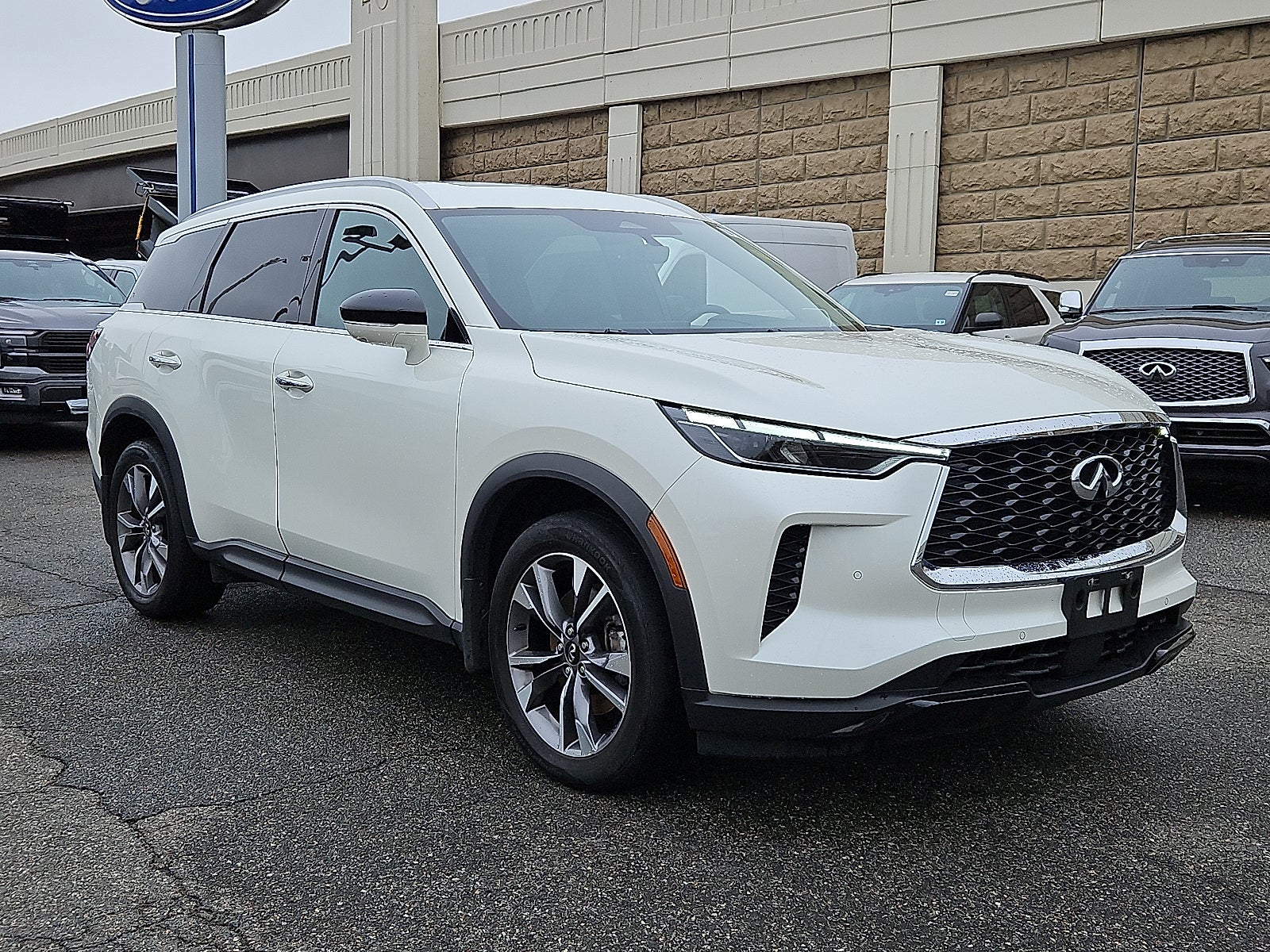 2023 INFINITI QX60 LUXE AWD