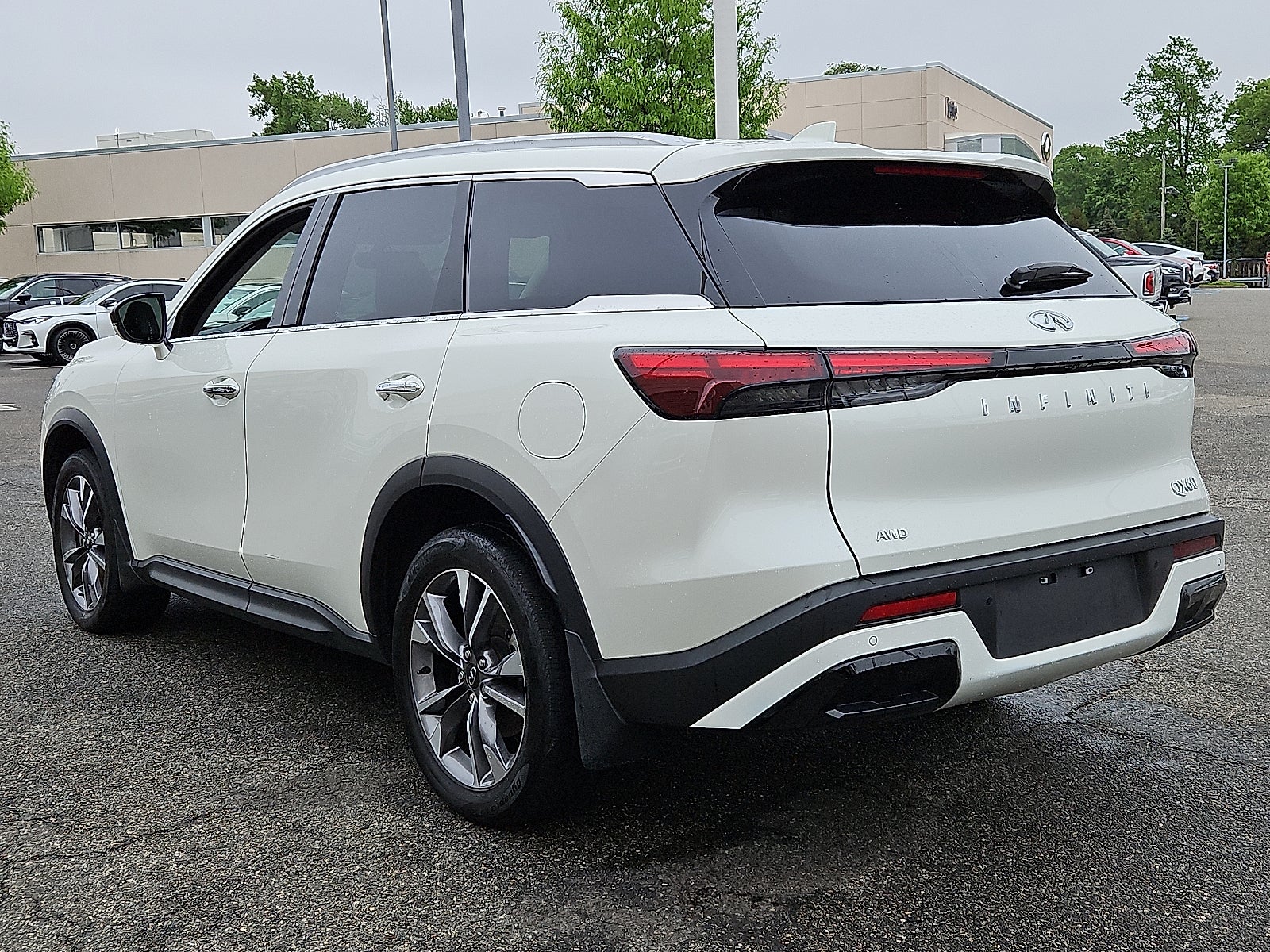 2023 INFINITI QX60 LUXE AWD