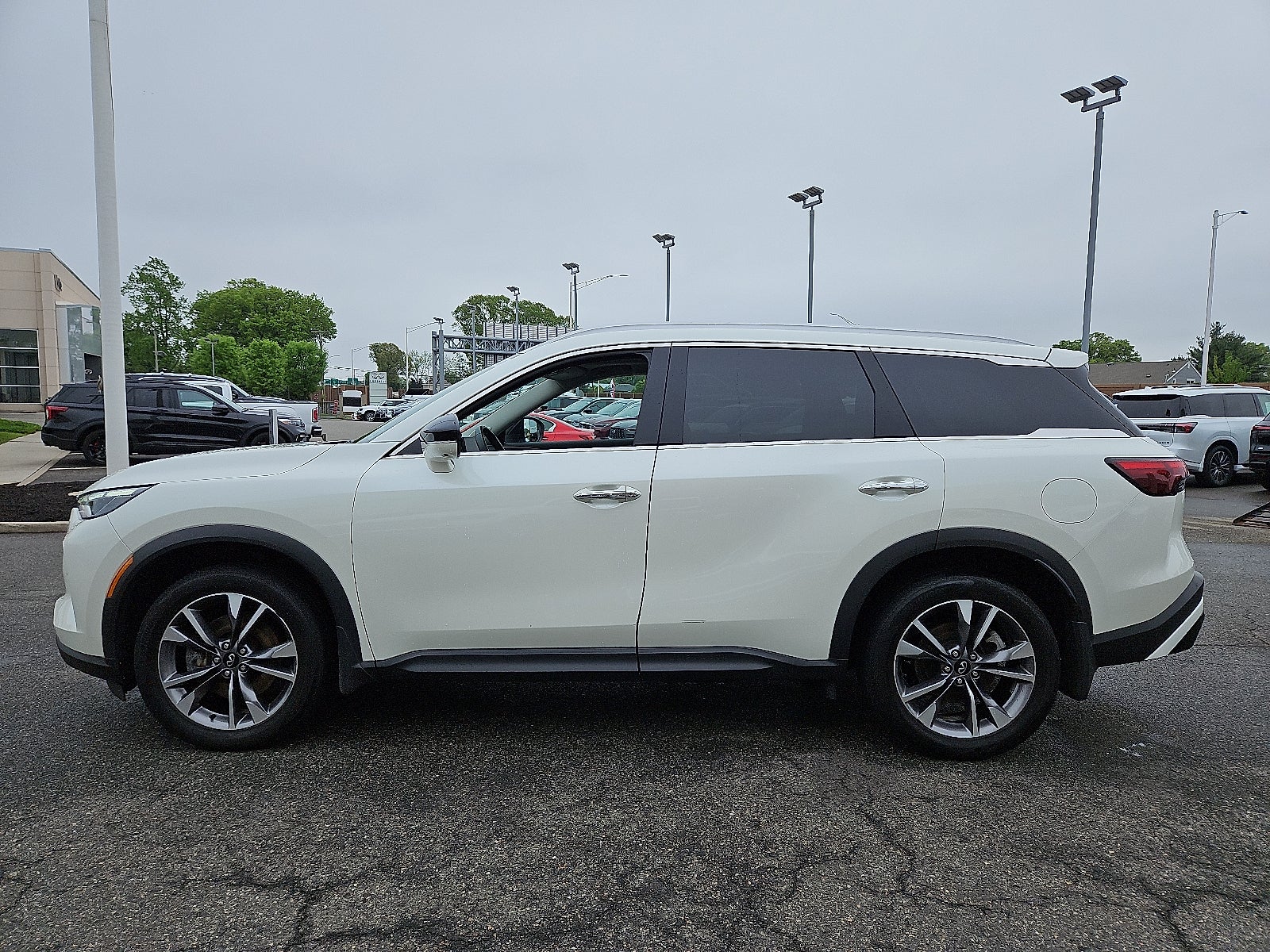 2023 INFINITI QX60 LUXE AWD