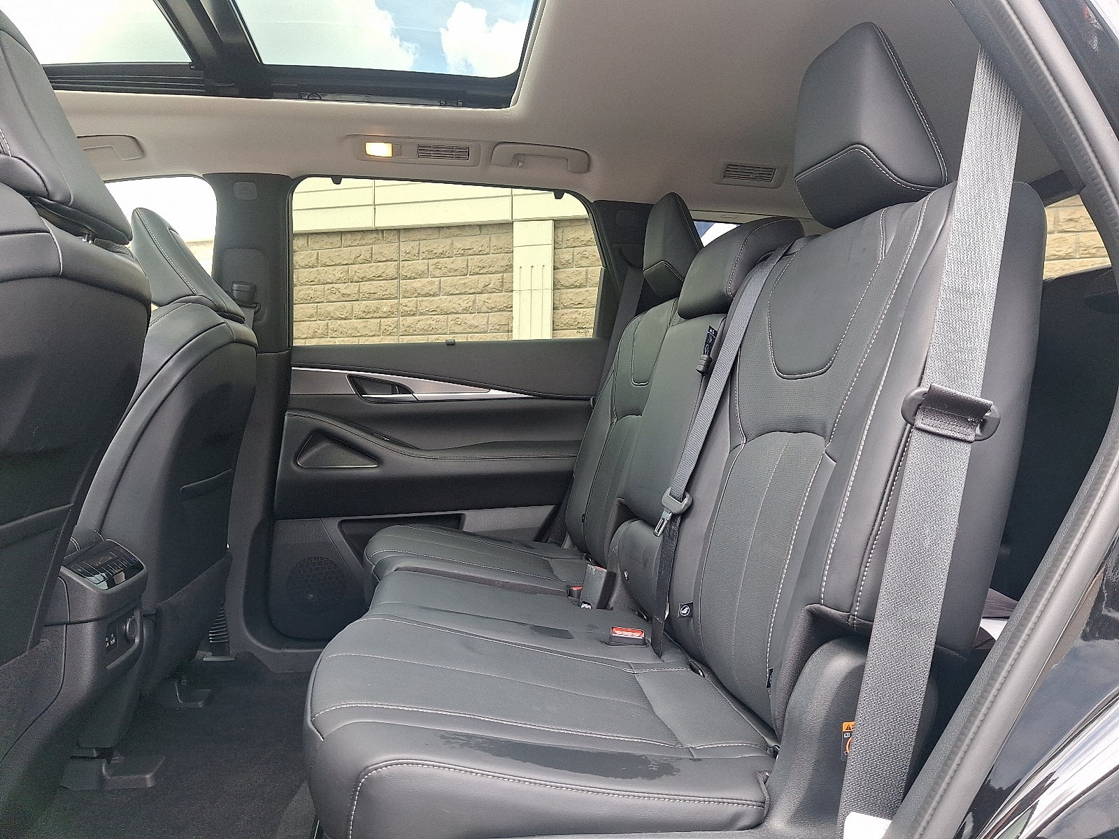 2022 INFINITI QX60 LUXE AWD