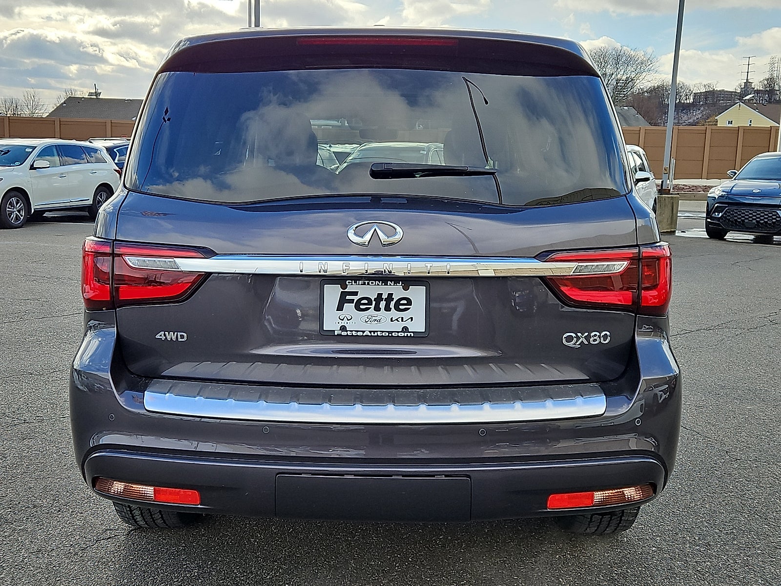 2023 INFINITI QX80 LUXE AWD